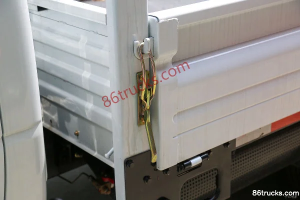 Dongfeng T5 Annual Edition Standard 2.0L 127hp 4X2(6 wheels) CNG 3.03m double-row stake truck (China VI) Body (2) | 86Trucks