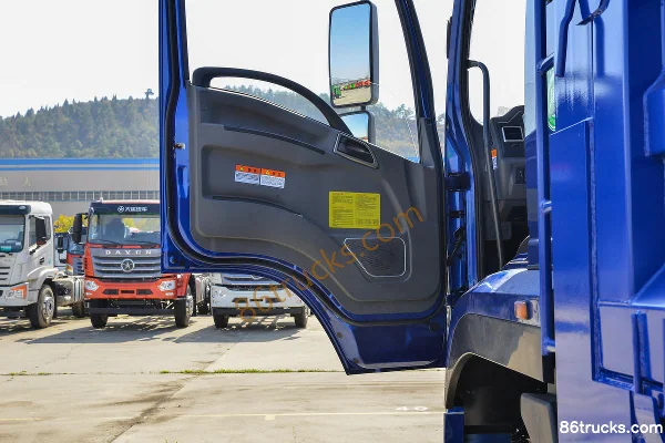 Dayun Zhisheng Medium Truck Heavy-Duty 200hp 4X4(6 wheels) 4.6m Dump Truck Cab (2) | 86Trucks