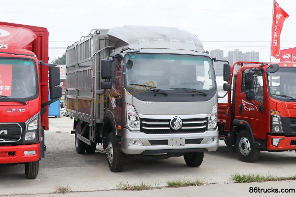 Sinotruk V3 Series 2.5L Diesel 176 hp 4X2(6 wheels) Fast Gear 8-Speed 4.15m Single Row Stake Truck Exterior