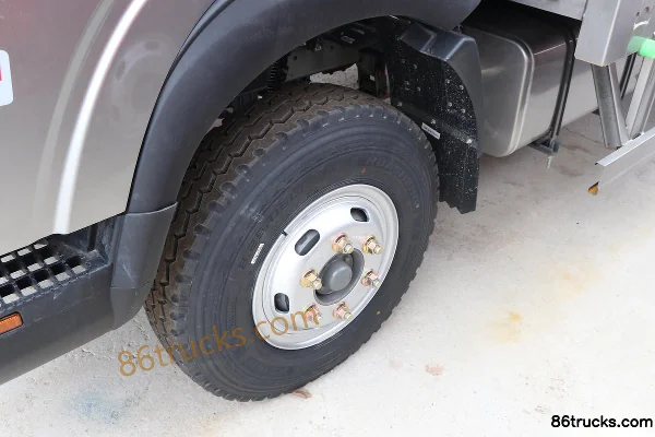 Sinotruk V2 137hp 4X2(6 wheels) 4.15m Single Row Stake Truck (China VI) (WLY 6-speed) Chassis (3) | 86Trucks