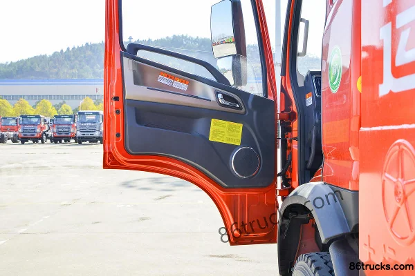 Dayun Yunlong Composite 240 hp 6X2(8 wheels) 4.8m Dump Truck (Lift Axle) Cab (2) | 86Trucks