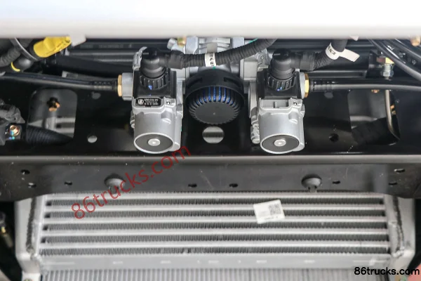 SHACMAN Commercial Vehicle Delong G1 160 hp 4X2(6 wheels) 3.82m half-cab flatbed light truck Chassis (2) | 86Trucks