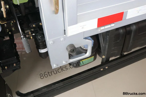 SHACMAN Commercial Vehicle Delong G1 160 hp 4X2(6 wheels) 3.82m half-cab flatbed light truck Body (2) | 86Trucks
