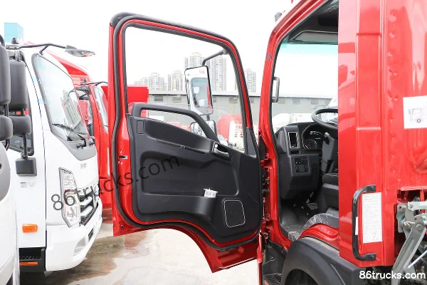 Sinotruk Ruishi 2.5L Diesel 155hp 4X2(6 wheels) Fast Gear 8-Speed 4.15m Single Row Stake Truck Cab (1) | 86Trucks