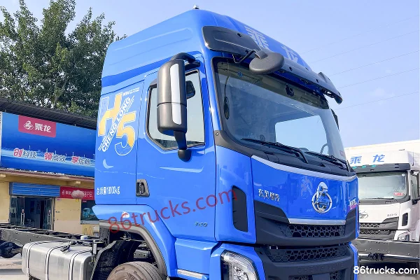 Dongfeng Liuqi Chenglong H5 320hp 4X2(6 wheels) 9.6m Box Cargo Truck Exterior (3) | 86Trucks