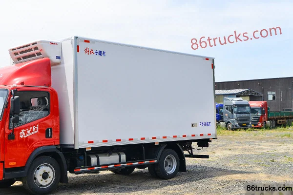 FAW Jiefang Hu VH 160hp 4X2(6 wheels) 5.16m Refrigerated Truck Body (1) | 86Trucks