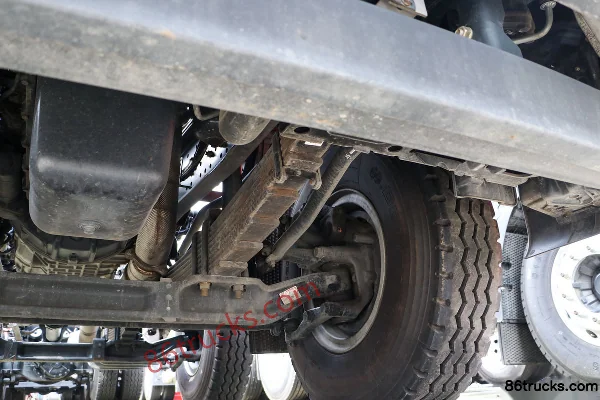 SAIC Hongyan Genlyon H6 460 hp 8X4(12 wheels) 9.6m Stake Cargo Truck Chassis (3) | 86Trucks