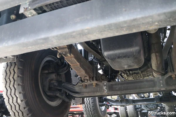 SAIC Hongyan Genlyon H6 460 hp 8X4(12 wheels) 9.6m Stake Cargo Truck Chassis (2) | 86Trucks