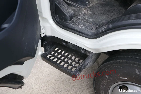 Foton Times Linghang G5 Hydraulic Brake 4.17m Single Row Pure Electric Cage Light Truck 100.46kWh 4X2(6 wheels) Interior (3) | 86Trucks