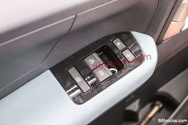 Foton Times Linghang G5 Hydraulic Brake 4.17m Single Row Pure Electric Cage Light Truck 100.46kWh 4X2(6 wheels) Interior (2) | 86Trucks