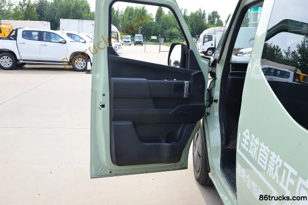 FARIZON Super VAN Yucheng Edition 3.5T 5.49m Pure Electric Mid-Roof Mid-Wheelbase Van 66kWh Cab (2) | 86Trucks