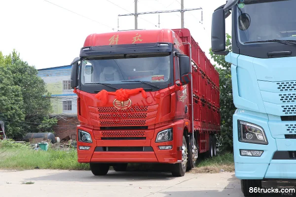 FAW Jiefang Qingdao JH6 Édition Zhizun 560 ch 8X4(12 roues) camion de transport de bétail (avec ralentisseur hydraulique) Extérieur (3) | 86