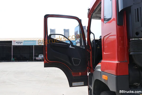 FAW Jiefang Qingdao JK6 medium truck 200 hp 4X2(6 wheels) 5.4m stake truck Cab (1) | 86Trucks