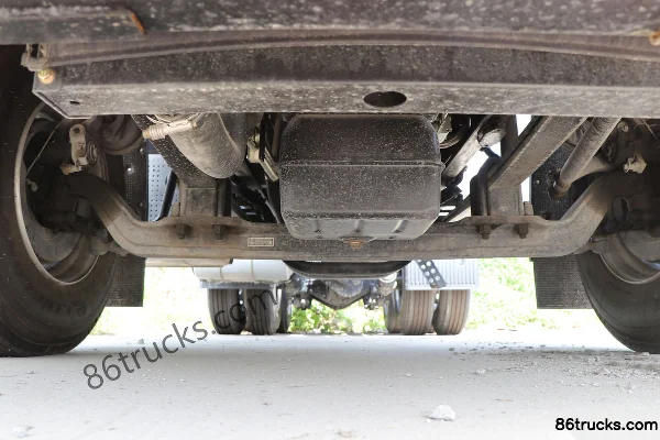 FAW Jiefang Qingdao JH5 Heavy Truck 530hp 6X4(10 wheels) LNG Tractor Truck Chassis (1) | 86Trucks