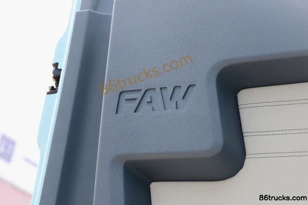 FAW Jiefang Qingdao JH6 poids lourd Smart Honor Edition 590ch 6X4(10 roues) LNG tracteur routier automatique Cabine (3) | 86Trucks