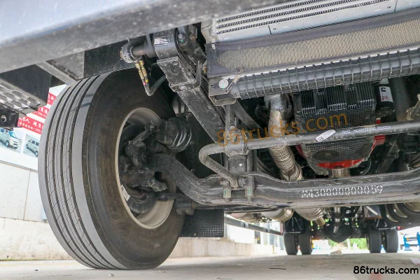 Foton Auhang R Series 260 ch 4X2(6 roues) 7.8m camion porteur à rideaux coulissants Châssis (2) | 86Trucks