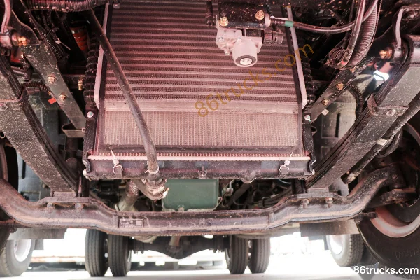 FAW Jiefang Hu VH 165 hp 4X2(6 wheels) 4.16m Single Row Stake Truck (340 rear axle) Chassis (1) | 86Trucks
