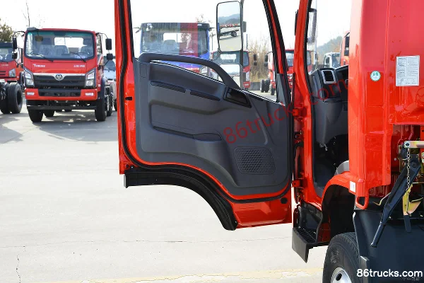 Sanhuan Shitong Chuangke 155 hp 4X2(6 wheels) 4.15m Single Row Flatbed Light Truck (Fast Gear 8-speed) Cab (2) | 86Trucks