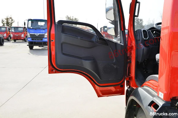 Sanhuan Shitong New Chuangke Southwest Edition 140 hp 4X2(6 wheels) 4.15m single-row stake-side light truck (Weichai) Cab (2) | 86Trucks