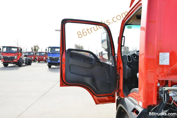 Sanhuan Shitong New Chuangke Southwest Edition 140 hp 4X2(6 wheels) 4.15m single-row stake-side light truck (Weichai) Cab (1) | 86Trucks