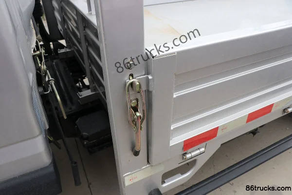 Ouling Jinlika II Édition Luxe 115 ch 4X2(6 roues) Camion plateau léger à cabine demi-avancée 3,8 m (China VI) Carrosserie (1) | 86Trucks