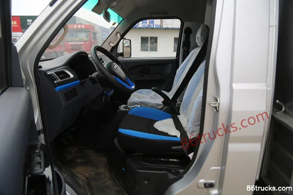 SRM Xinyuan T5LEV 3.5T 3.8m Single Row Pure Electric Cargo Van with Grid Side Panels 55.7kWh 4X2(6 wheels) Interior (3) | 86Trucks