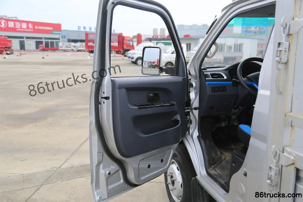 SRM Xinyuan T5LEV 3.5T 3.8m Single Row Pure Electric Cargo Van with Grid Side Panels 55.7kWh 4X2(6 wheels) Interior (1) | 86Trucks