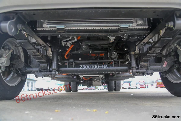 SRM Xinyuan T5LEV 3.5T 3.8m Single Row Pure Electric Cargo Van with Grid Side Panels 55.7kWh 4X2(6 wheels) Chassis (1) | 86Trucks