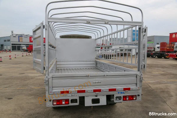 SRM Xinyuan T5LEV 3.5T 3.8m Single Row Pure Electric Cargo Van with Grid Side Panels 55.7kWh 4X2(6 wheels) Body (2) | 86Trucks