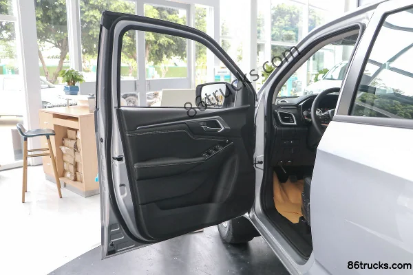 Jiangxi Isuzu Lingtuo 2019 Manual Base 2.5T Diesel 129hp 4WD Double Cab Pickup Chassis (1) | 86Trucks