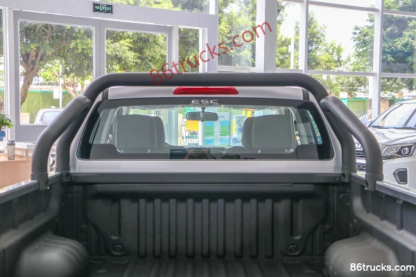 Jiangxi Isuzu Lingtuo 2019 Manual Base 2.5T Diesel 129hp 4WD Double Cab Pickup Body (6) | 86Trucks