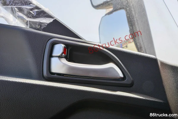 Sanhuan Shitong T3 Chuangke Luxury Edition 185 hp 4X2(6 wheels) flatbed truck Cab (3) | 86Trucks