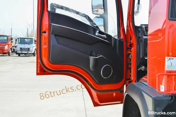 Sanhuan Shitong T3 Chuangke Luxury Edition 185 hp 4X2(6 wheels) flatbed truck Cab (2) | 86Trucks