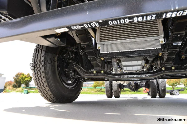 Sanhuan Shitong T3 Chuangke Luxury Edition 185 hp 4X2(6 wheels) flatbed truck Chassis (2) | 86Trucks