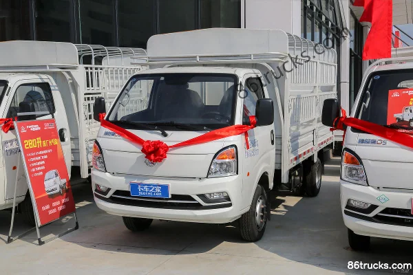 Changan Kuayue D5 PLUS Standard Edition 1.6L 122hp 4X2(6 wheels) 3.4m Extended Cab Stake Truck (China VI) Exterior (3) | 86Trucks