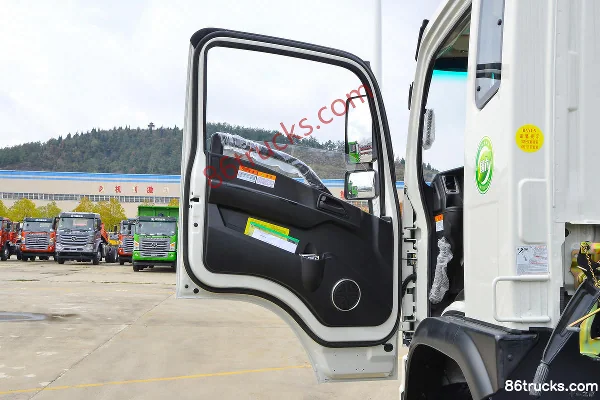 Dayun G6 Composite Type 200hp 4X2(6 wheels) 4.2m dump truck Cab (1) | 86Trucks