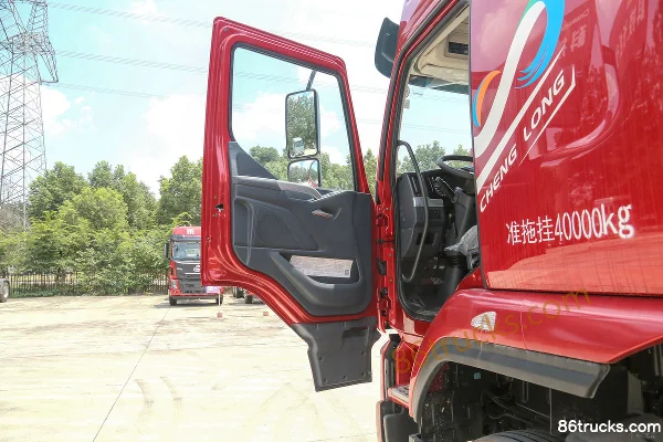 DongfengLiuqi ChenglongH5 480 hp 6X4(10 wheels) LNG tractor truck Cab (1) | 86Trucks
