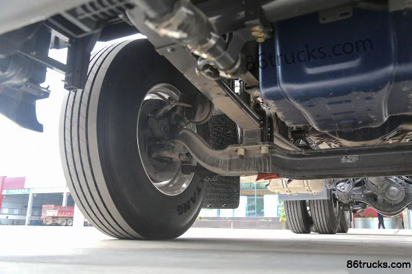 DongfengLiuqi ChenglongH5 480 hp 6X4(10 wheels) LNG tractor truck Chassis (2) | 86Trucks