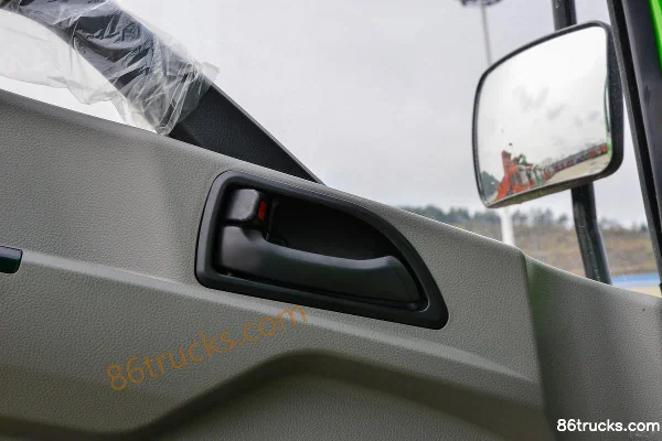 Dayun Yuntu Composite Type 165hp 4X2(6 wheels) 3.8m Dump Truck Cab (3) | 86Trucks