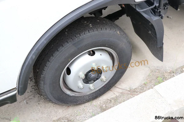 Feidi V1 Series 2.0L 121hp 4X2(6 wheels) CNG 4.15m single-row stake light truck Chassis (3) | 86Trucks
