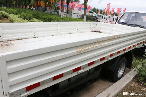 Feidi V1 Series 2.0L 121hp 4X2(6 wheels) CNG 4.15m single-row stake light truck Body (3) | 86Trucks