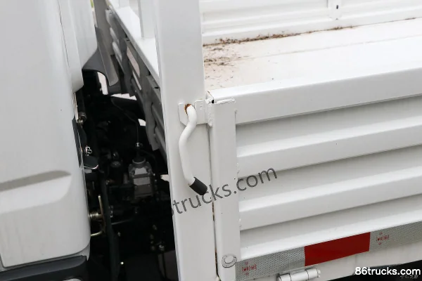 Feidi V1 Series 2.0L 121hp 4X2(6 wheels) CNG 4.15m single-row stake light truck Body (1) | 86Trucks