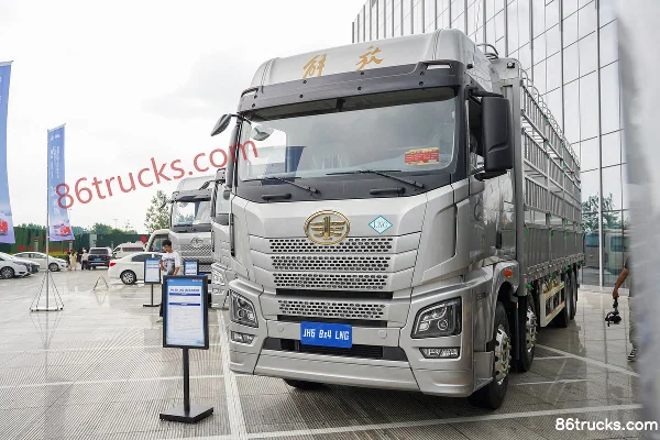 FAW Jiefang Qingdao JH6 Zhizun Edition 2.0 530hp 8X4(12 wheels) 9.5m LNG Auto Gearbox Grain Silo Cargo Truck Exterior (3) | 86Trucks
