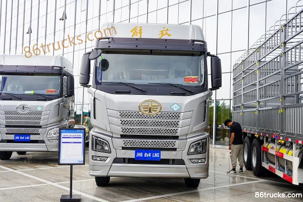 FAW Jiefang Qingdao JH6 Zhizun Edition 2.0 530hp 8X4(12 wheels) 9.5m LNG Auto Gearbox Grain Silo Cargo Truck Exterior (2) | 86Trucks