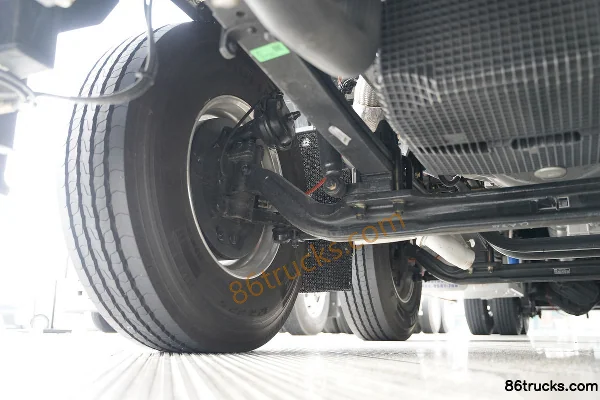 FAW Jiefang Qingdao JH6 Zhizun Edition 2.0 530hp 8X4(12 wheels) 9.5m LNG Auto Gearbox Grain Silo Cargo Truck Chassis (2) | 86Trucks