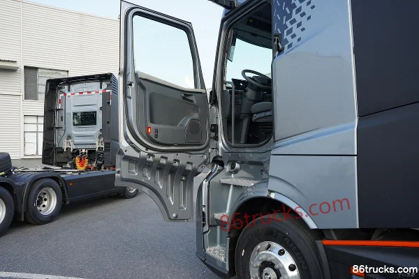 FARIZON Xinghan H 18T 4X2(6 wheels) methanol extended-range hybrid tractor truck Cab (1) | 86Trucks
