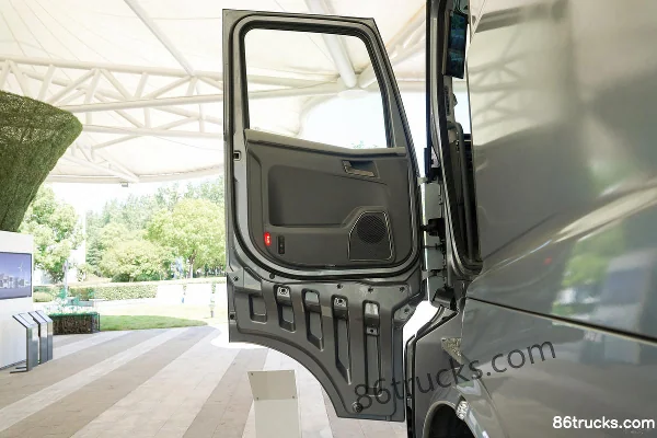 FARIZON Xinghan H 25T 6X4(10 wheels) electric tractor truck (living cabin) (2) | 86Trucks