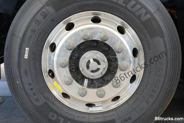 FARIZON Xinghan H 25T 6X4(10 wheels) electric tractor truck (living cabin) Chassis (2) | 86Trucks