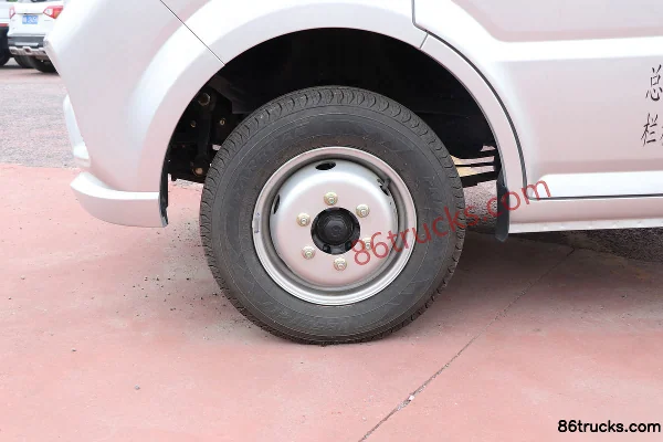 Kama Junhang V2 2023 model 2.0L 150hp 4X2(6 wheels) gasoline 3.7m single-row flatbed mini truck Chassis (3) | 86Trucks