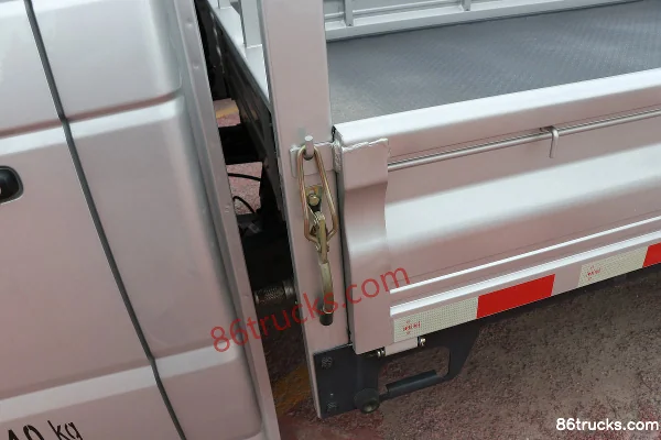 Kama Junhang V2 2023 model 2.0L 150hp 4X2(6 wheels) gasoline 3.7m single-row flatbed mini truck Body (1) | 86Trucks